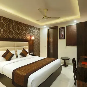 Red Velvet Suites At Delhi Airport Hotel